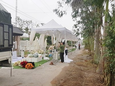 Để phòng Covid-19, một đám cưới tại quận Long Biên quyết định không mời khách người Anh là bạn của chú rể