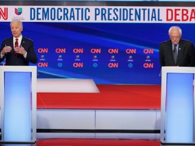 Cựu Phó Tổng thống Joe Biden (bìa trái) và thượng nghị sĩ Bernie Sanders chạm trán tại cuộc tranh luận Bầu cử tổng thống năm 2020 lần thứ 11 của đảng Dân chủ diễn ra vào ngày 15/3 tại Washington. Ảnh: AFP