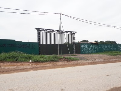 Dự án The Jade Ochird hiện là bãi đất trống, quây tôn kín bưng, im lìm