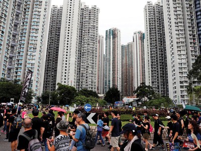 Đại gia bất động sản Hồng Kông lũ lượt rời sàn chứng khoán