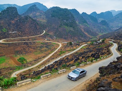Bất ngờ khi roadtrip cùng sedan
