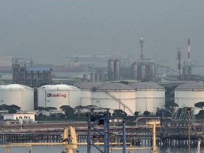 Kho chứa dầu tại đảo Jurong, Singapore. Ảnh: AFP