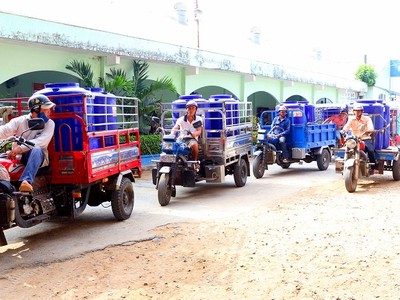 Hạn hán, xâm nhập mặn kéo dài khiến cho nguồn nước sinh hoạt của người dân ở khu vực Đồng bằng sông Cửu Long ngày càng cạn kiệt (ảnh: Lê Toàn)