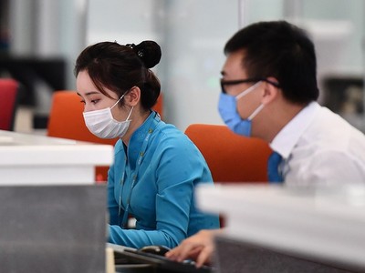 Theo CEO Vietnam Airlines, ông Dương Trí Thành, hãng sẽ cắt giảm tới 50% số lượng lao động vì dịch Covid-19, tương đương khoảng 10.000 người. Ảnh: Hoàng Hà.