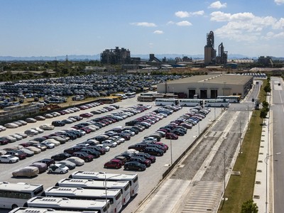 Nhiều nhà máy thông báo tạm ngưng sản xuất, lắp ráp tại nhà máy để tham gia phòng chống dịch Covid-19. Ảnh: Việt Linh.