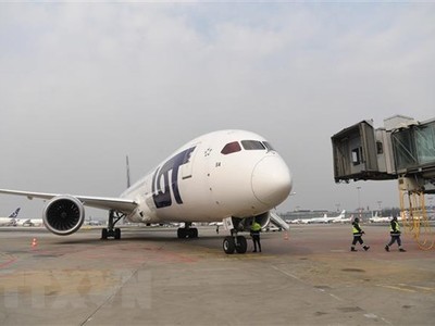 Máy bay 787-9 Dreamliner của Boeing tại sân bay Warsaw, Ba Lan, ngày 29/3/2020. (Ảnh: PAP/ TTXVN)