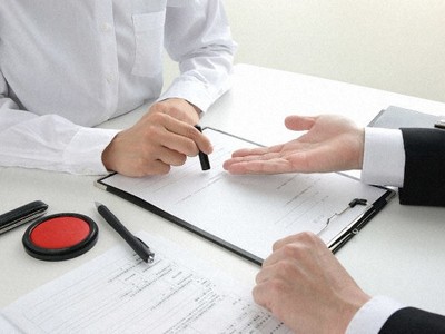 Con dấu trên văn bản được công nhận về mặt giá trị pháp lý. Ảnh: Getty Images