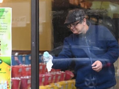 Chính phủ Mỹ đã ban hành chương trình hỗ trợ doanh nghiệp nhỏ vay tới 10 triệu USD để ổn định hoạt động và duy trì việc làm cho nhân viên. Ảnh: AFP