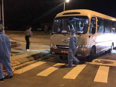 Cơ quan chức năng tỉnh Thừa Thiên Huế tiến hành cách ly người trở về từ vùng dịch.