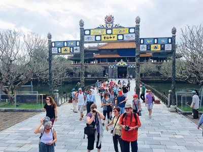 Du lịch là ngành bị thiệt hại đầu tiên vì Covid-19 