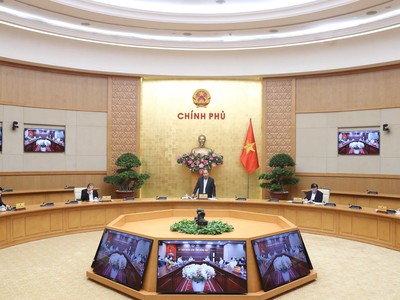 Thủ tướng Nguyễn Xuân Phúc chủ trì một cuộc họp của Chính phủ (Ảnh: VGP)