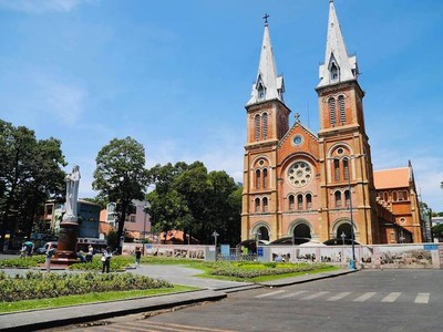 Ảnh minh hoạ: Nhà thờ Đức Bà vắng khách du lịch trong đợt dịch Covid-19 diễn biến phức tạp.