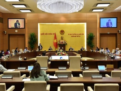 Phiên họp 43 của Ủy ban Thường vụ Quốc hội (Ảnh: QP).