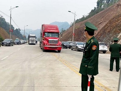 Việt Nam - Trung Quốc đạt thỏa thuận khôi phục thời gian làm thủ tục thông quan tại cửa khẩu Tân Thanh