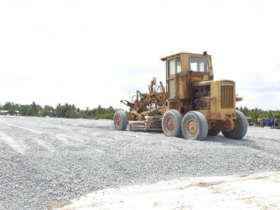 Thi công gia tải nền đất yếu tại Dự án BOT cao tốc Trung Lương - Mỹ Thuận.