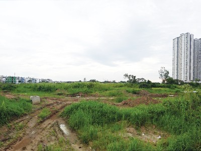 Do vướng thủ tục pháp lý, nhiều dự án phải nằm “bất động” hàng năm trời, gây lãng phí tài nguyên và tốn kém cho doanh nghiệp