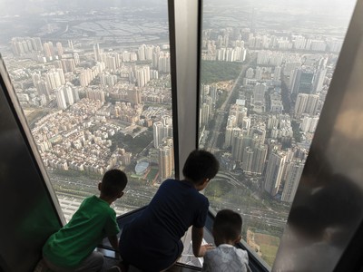 Trung Quốc: Vốn hỗ trợ đại dịch chảy vào bất động sản