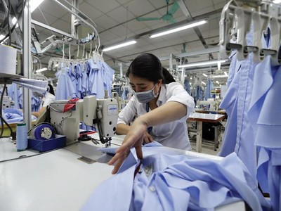 Dù khó khăn, nhưng doanh nghiệp đang cố sức giữ chân lao động.