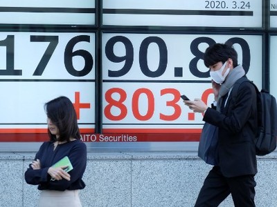 Chỉ số Nikkei 225 của Nhật Bản tăng 1,77% trong phiên giao dịch sáng nay 27/4 còn chỉ số Topix nhích 0,85%. Ảnh: AFP