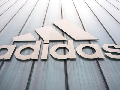 Lợi nhuận ròng quý I/2020 của Adidas chỉ đạt 31 triệu EUR, giảm 95% so với con số 632 triệu EUR cùng kỳ năm ngoái. Ảnh: AFP