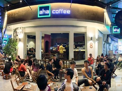 Hà Nội tiếp tục cấm dịch vụ vui chơi, thực hiện giãn cách 2m ở quán cà phê