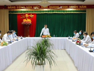 Ông Cao Tiến Dũng, Chủ tịch UBND tỉnh Đồng Nai yêu cầu khẩn trương triển khai xây dựng hệ thống hạ tầng kỹ thuật Khu tái định cư Lộc An - Bình Sơn để người dân có nơi ở mới, thực hiện di dời đúng theo cam kết. Ảnh: Phạm Tùng