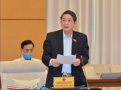 Chủ nhiệm Ủy ban Tài chính - Ngân sách Nguyễn Đức Hải trình bày báo cáo (Ảnh: QK)