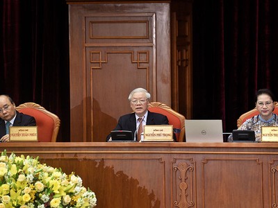 Tổng Bí thư, Chủ tịch nước Nguyễn Phú Trọng, Thủ tướng Nguyễn Xuân Phúc và Chủ tịch Quốc hội Nguyễn Thị Kim Ngân tại phiên bế mạc Hội nghị Trung ương 12. Ảnh: VGP/Nhật Bắc.