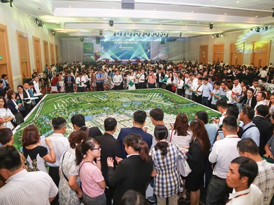 Không khí sôi động thường thấy khi mở bán các dự án bất động sản tỉnh