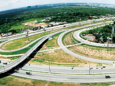 Hạ tầng liên tục được đẩy mạnh đầu tư chính là đòn bẩy giúp bất động sản khu Đông duy trì vị thế tâm điểm của thị trường TP.HCM 