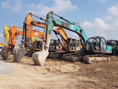 Các nhà thầu đang khẩn trương thi công các công trình hạ tầng kỹ thuật tại khu tái định cư Lộc An - Bình Sơn, nơi sẽ đón những hộ dân đầu tiên trong khu vực dự án Sân bay Long Thành đến sinh sống. Ảnh: Phạm Tùng