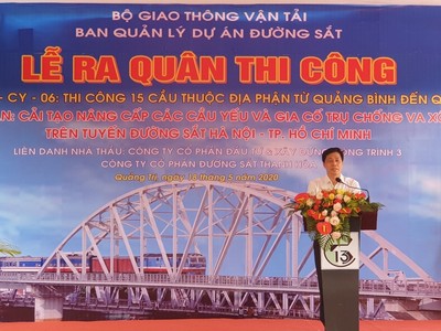 Thứ trưởng Bộ GTVT Nguyễn Ngọc Đông phát biểu chỉ đạo tại lễ ra quân xây dựng Gói thầu XL - CY - 06 (Dự án Cải tạo, nâng cấp các cầu yếu và gia cố trụ chống va xô trên tuyến đường sắt Hà Nội – TP. HCM).
