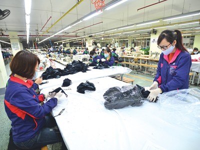 Nỗ lực thực hiện mục tiêu kép: phát triển sản xuất và phòng chống dịch bệnh