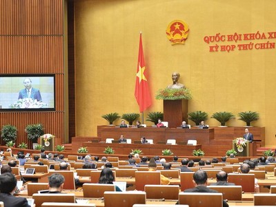 Thủ tướng Chính phủ báo cáo tình hình kinh tế - xã hội và đề nghị Quốc hội xem xét, thông qua chủ trương về một số cơ chế, chính sách đặc thù.