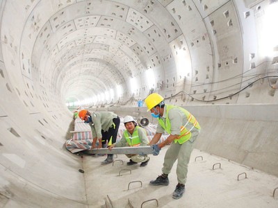 Các tuyến metro xuyên qua khu Đông đang gấp rút hoàn thành.Ảnh: Lê Toàn