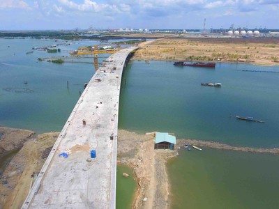 Cầu Mỏ Nhát được liên danh các nhà thầu thi công đạt khoảng 95% khối lượng. Ảnh: Lê Toàn