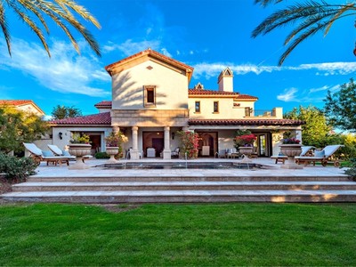 Biệt thự của ngôi sao dòng phim hành động này tọa lạc tại khu Madison Club ở thành phố nghỉ mát La Quinta, được Stallone rao bán vào khoảng giữa tháng 5/2020.