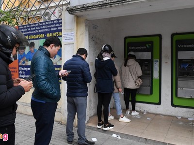 Tiền gửi thanh toán chính là số dư tiền trong tài khoản ngân hàng dùng để chuyển, rút tiền mặt ATM, thanh toán hóa đơn. Ảnh: Việt Hùng.