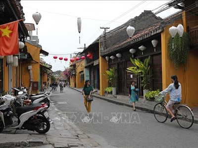 Nhiều giải pháp được đưa ra để gỡ khó cho doanh nghiệp dịch vụ, đặc biệt là du lịch bị thiệt hại bởi COVID-19. Ảnh: Ngọc Hà /TTXVN.