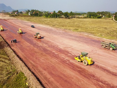Thi công những hạng mục đầu tiên của Dự án BOT cao tốc Móng Cái - Vân Đồn.