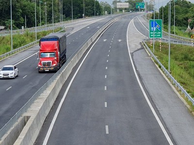 Một đoạn cao tốc Bắc - Nam qua miền Trung.
