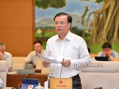 Bộ trưởng Bộ Tài chính Đinh Tiến Dũng .