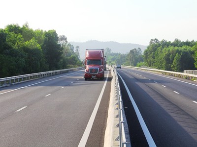 Một đoạn cao tốc Bắc - Nam qua Quảng Ngãi.