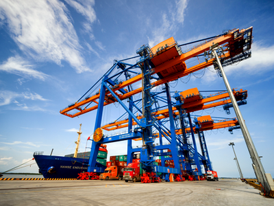 Lo ngại Covid-19, nhiều ông lớn cảng biển đặt kế hoạch đi lùi