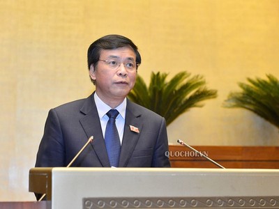 Tổng thư ký Quốc hội Nguyễn Hạnh Phúc trình bày báo cáo tiếp thu, giải trình.