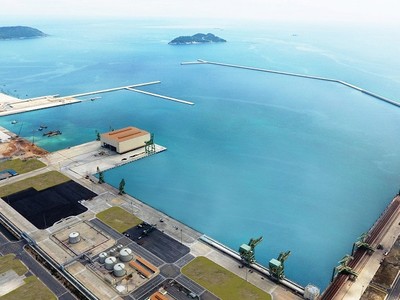 Mục tiêu cụ thể hóa đồ án Quy hoạch chung thị xã Kỳ Anh đến năm 2035 hình thành một Trung tâm logistics phía sau cảng Sơn Dương. Ảnh VH