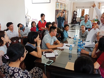 Khách hàng kéo đến trụ sở Công ty Phi Long để đòi quyền lợi