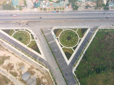 Sau gần 6 năm triển khai ì ạch vì chậm được bàn giao mặt bằng, tuyến đường số 1 dài 2,5 km thuộc dự án BT đầu tư đường giao thông bao quanh khu tưởng niệm danh nhân Chu Văn An vừa được thông xe