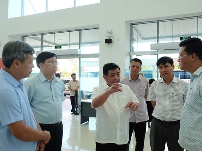 Bộ trưởng Nguyễn Chí Dũng cùng đoàn công tác Bộ Kế hoạch và Đầu tư thăm Sân bay Chu Lai