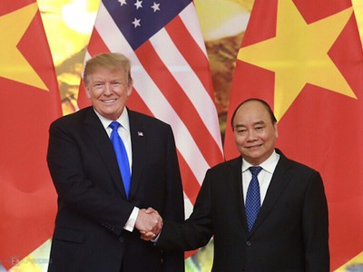 Tổng thống Mỹ Donald Trump tại cuộc hội kiến với Thủ tướng Nguyễn Xuân Phúc nhân chuyến thăm Việt Nam dự hội nghị thượng đỉnh Mỹ - Triều lần 2 tại Hà Nội.